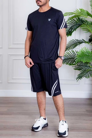 طقم رياضي رجالي قطعتين تيشيرت و شورت باللون الأسود المخطط بالأبيض من الجانبين  