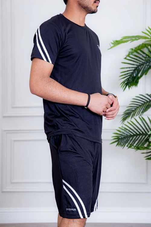 طقم رياضي رجالي قطعتين تيشيرت و شورت باللون الأسود المخطط بالأبيض من الجانبين