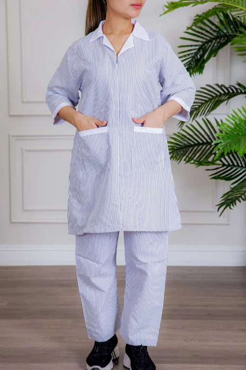 زي عاملة 3 قطع متعددة الألوان بلوزة طويلة بياقة مطوية و جيوب من الأمام ذو أكمام ميدي و بنطلون طويل و مريلة منفصلة