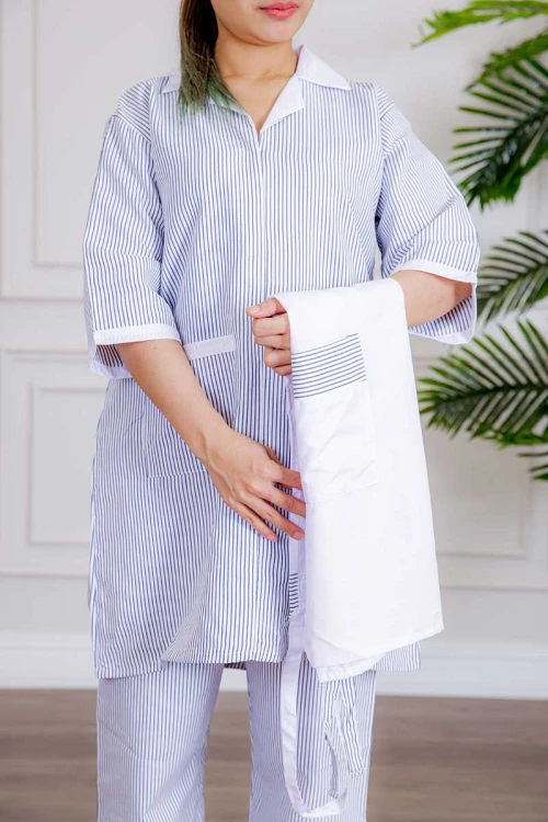 زي عاملة 3 قطع متعددة الألوان بلوزة طويلة بياقة مطوية و جيوب من الأمام ذو أكمام ميدي و بنطلون طويل و مريلة منفصلة