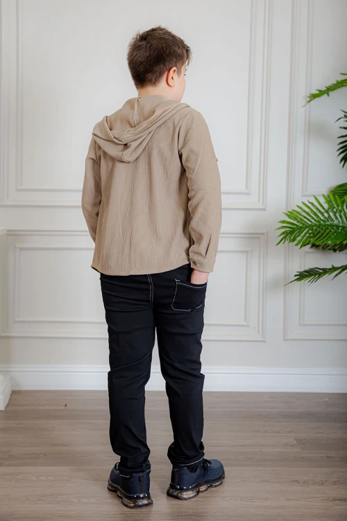 بدلة-ولادي-3-قطع-تيشيرت-لون-أبيض-بكتابات-بدون-أكمام-و-جاكيت-لون-بيج