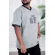 تيشيرت رجالي لون رمادي بأطراف باللون الأسود مزين بكتابات و طبعات من الأمام و الخلف