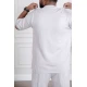 طقم رجالي قطعتين لون أبيض تيشيرت بكتابات مع بنطلون طويل بجيوب من الجانبين و الخلف و برباط في الخصر