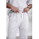 طقم رجالي قطعتين لون أبيض تيشيرت بكتابات مع بنطلون طويل بجيوب من الجانبين و الخلف و برباط في الخصر