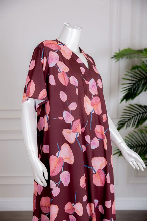 قميص نسائي متعدد الألوان مزين بطبعات من الورود بياقة سبعة و أكمام قصيرة