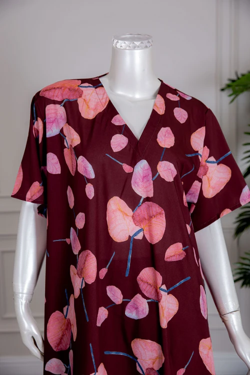 قميص نسائي متعدد الألوان مزين بطبعات من الورود بياقة سبعة و أكمام قصيرة