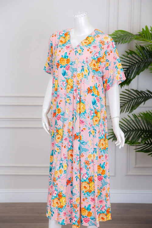 قميص نسائي متعدد الألوان مزين بطبعات من الورود بياقة سبعة و أكمام قصيرة