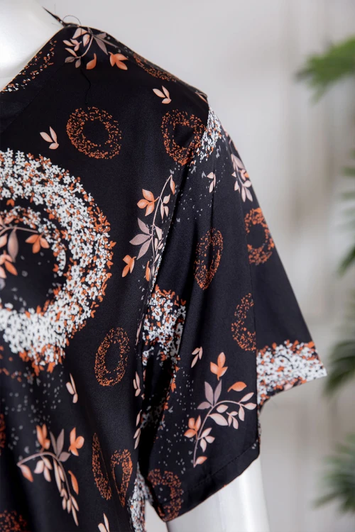 جلابية نسائية متعددة الألوان بياقة سبعة و أكمام قصيرة