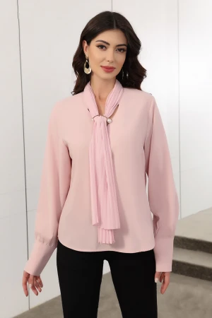 بلوزة نسائية لون وردي بربطة عنق و أكمام طويلة 