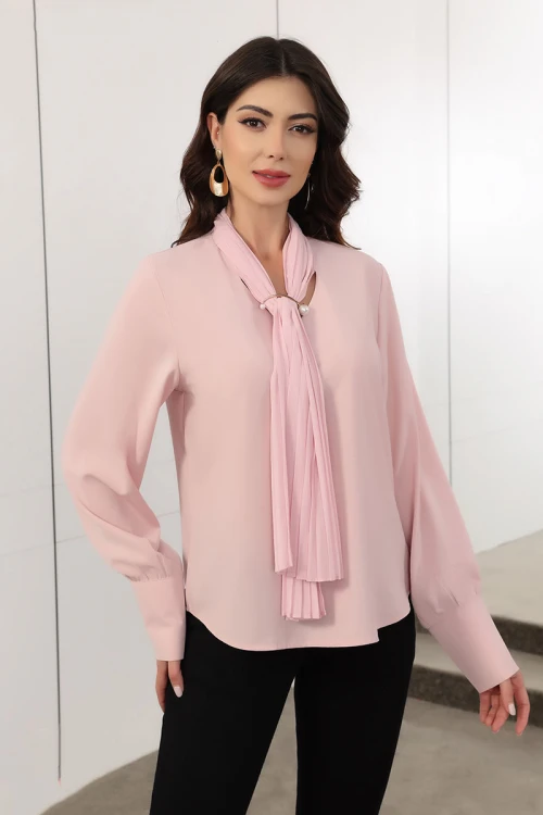 بلوزة نسائية لون وردي بربطة عنق و أكمام طويلة