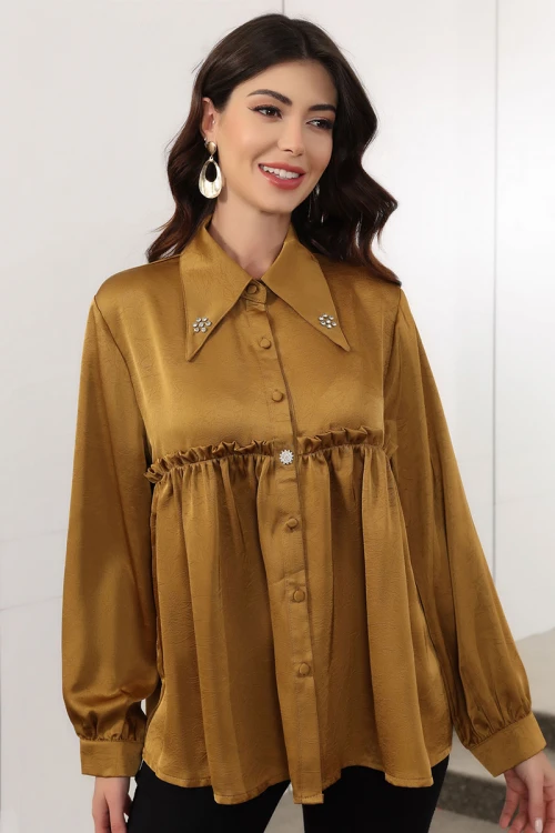 بلوزة نسائية لون كموني بقماش لامع ياقة مطوية و أزرار من الأمام ذو أكمام طويلة
