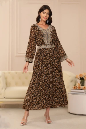 جلابية نسائية تايجر مزينة بتطريز في الياقة و أطراف الأكمام و بحزام في الخصر 