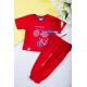 طقم ولادي قطعتين تيشيرت لون أحمر مزين بكتابات و رسومات من الأمام مع بنطلون طويل لون أحمر برباط في الخصر و زم في الأسفل