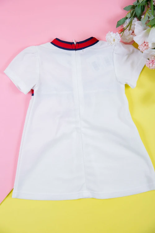 بيجامة بناتي قطعتين لون وردي تيشيرت و بنطلون طويل مزينة بكتابات و طبعات قلوب