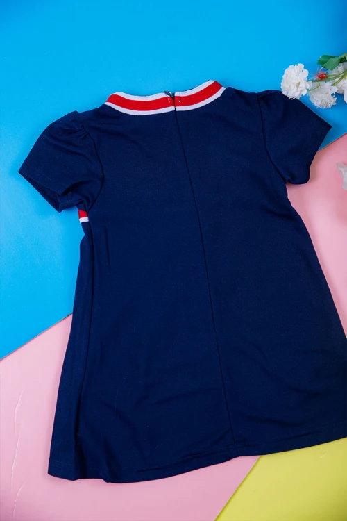 بيجامة بناتي قطعتين لون وردي تيشيرت و بنطلون طويل مزينة بكتابات و طبعات قلوب