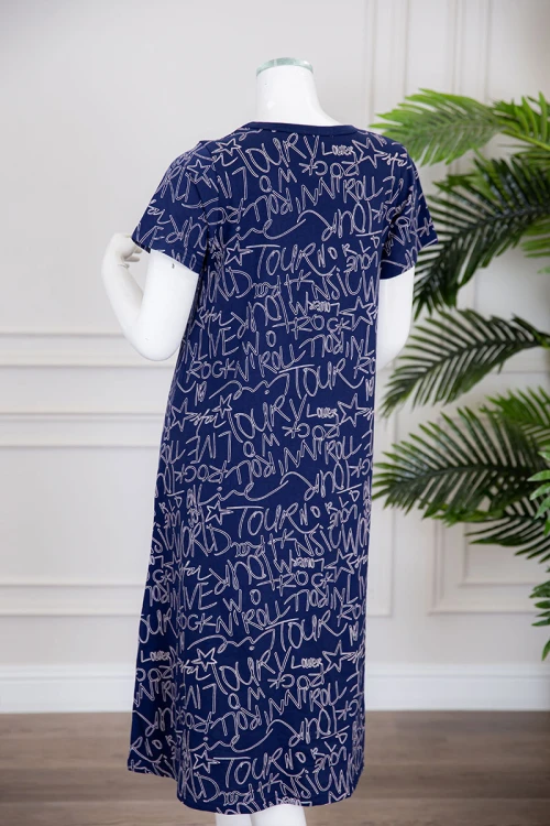 قميص نسائي ميدي متعدد الألوان بياقة دائرية مزين برسومات و كتابات ذو أكمام قصيرة