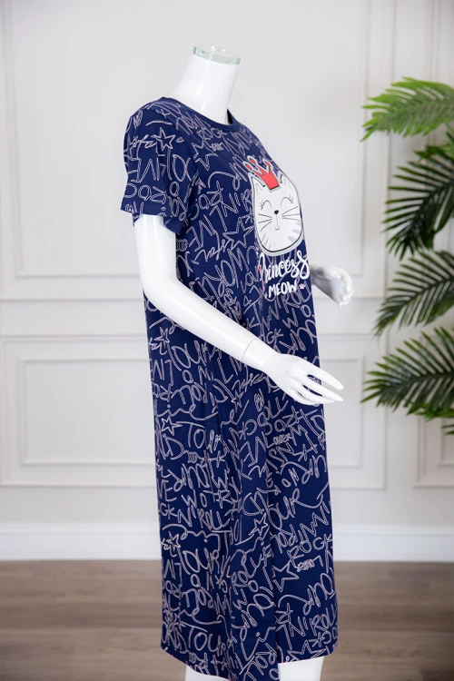 قميص نسائي ميدي متعدد الألوان بياقة دائرية مزين برسومات و كتابات ذو أكمام قصيرة