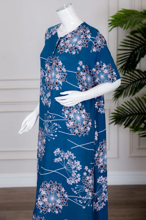 قميص نسائي طويل لون أزرق مزين بالورود ياقة دائرية بأزرار من الأمام ذو أكمام قصيرة