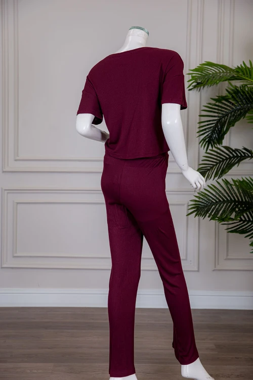 بيجاما نسائية قطعتين متعددة الألوان تيشيرت بياقة دائرية بكتابات من الأمام مع بنطلون طويل برباط في الخصر