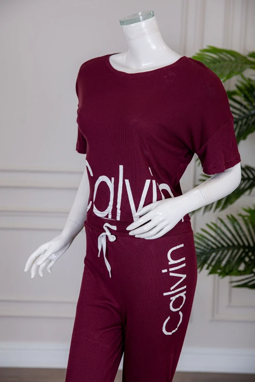 بيجاما نسائية قطعتين متعددة الألوان تيشيرت بياقة دائرية بكتابات من الأمام مع بنطلون طويل برباط في الخصر