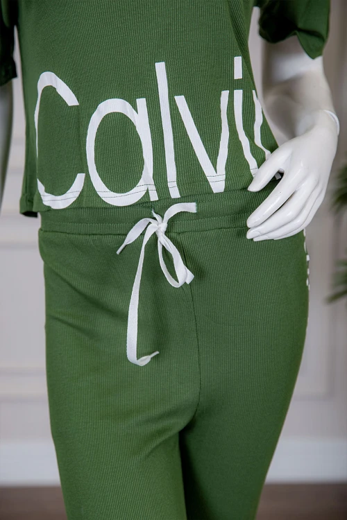 بيجاما نسائية قطعتين متعددة الألوان تيشيرت بياقة دائرية بكتابات من الأمام مع بنطلون طويل برباط في الخصر