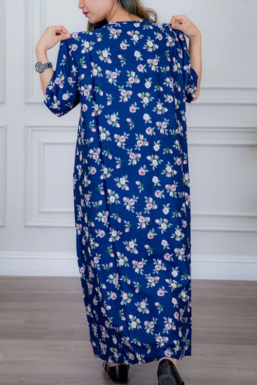 قميص نسائي لون أزرق مزين بالورود ياقة قصة سبعة و أكمام ميدي