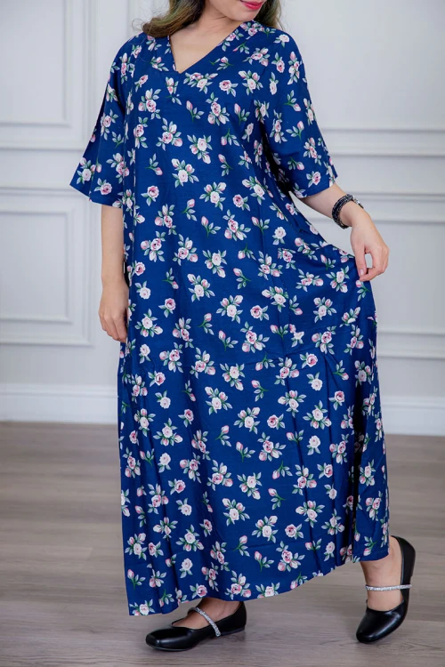 قميص نسائي لون أزرق مزين بالورود ياقة قصة سبعة و أكمام ميدي