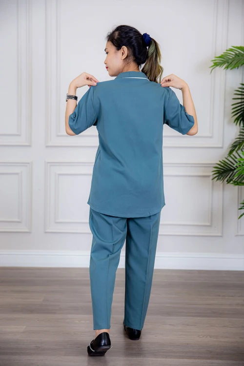 زي عاملة قطعتين متعددة الألوان بلوزة بياقة مطوية جيوب و أزرار من الأمام ذو أكمام ميدي و بنطلون طويل