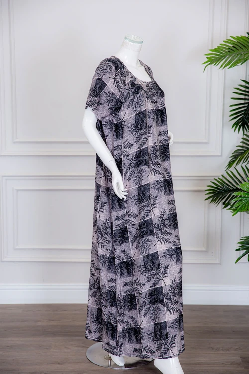 قميص نسائي طويل لون رمادي مزين بمربعات و أغصان الشجر ذو ياقة دائرية و أكمام قصيرة