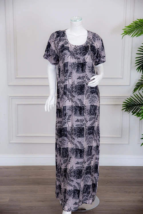 قميص نسائي طويل لون رمادي مزين بمربعات و أغصان الشجر ذو ياقة دائرية و أكمام قصيرة