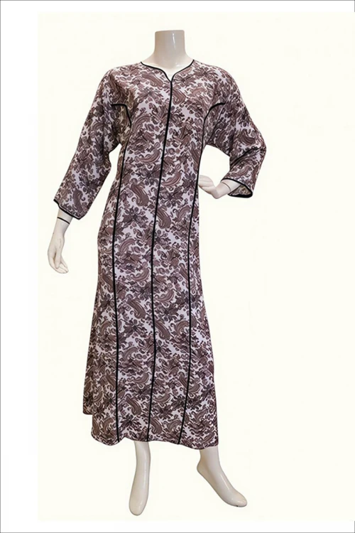 جلابية نسائية طويلة مشجرة باللون البني ياقة دائرية بقصة سبعة و أكمام طويلة