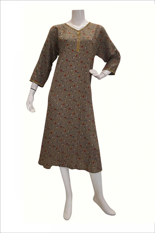 جلابية نسائية ميدي لون بني مشجرة بياقة كلفة مطرزة و أكمام طويلة