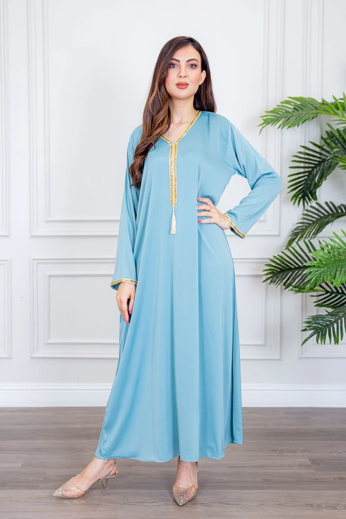 جلابية نسائية لون سماوي ياقة بقصة سبعة بتطريز ذهبي ذو أكمام طويلة