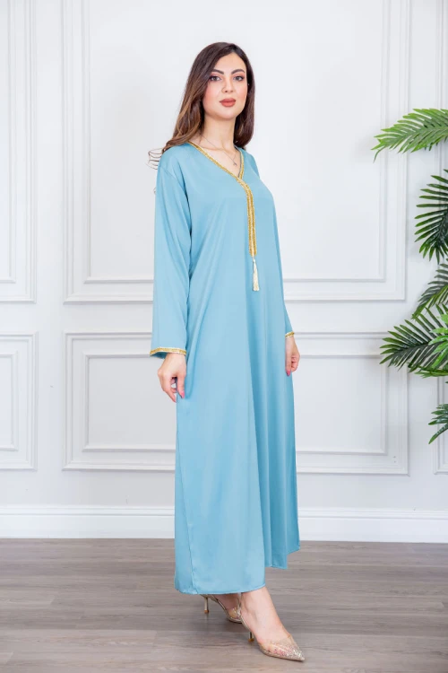 جلابية نسائية لون سماوي ياقة بقصة سبعة بتطريز ذهبي ذو أكمام طويلة