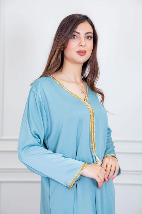 جلابية نسائية لون سماوي ياقة بقصة سبعة بتطريز ذهبي ذو أكمام طويلة