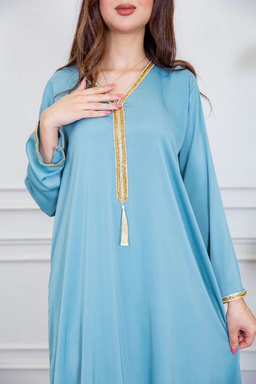 جلابية نسائية لون سماوي ياقة بقصة سبعة بتطريز ذهبي ذو أكمام طويلة