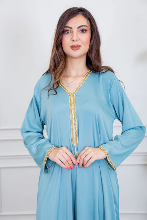جلابية نسائية لون سماوي ياقة بقصة سبعة بتطريز ذهبي ذو أكمام طويلة