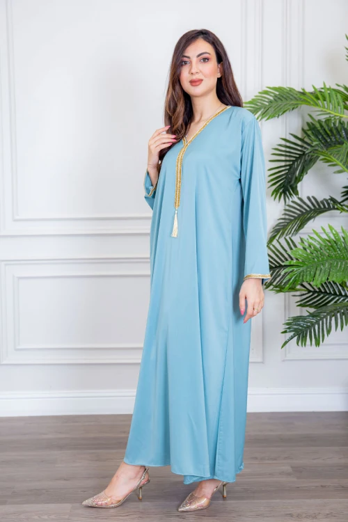 جلابية نسائية لون سماوي ياقة بقصة سبعة بتطريز ذهبي ذو أكمام طويلة