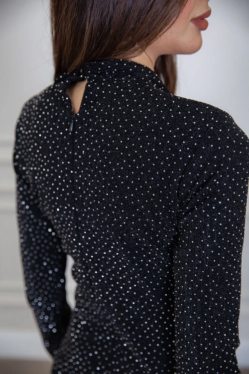 فستان سهرة نسائي طويل لون أسود ياقة مربعة مزين بفصوص ذو أكمام طويلة