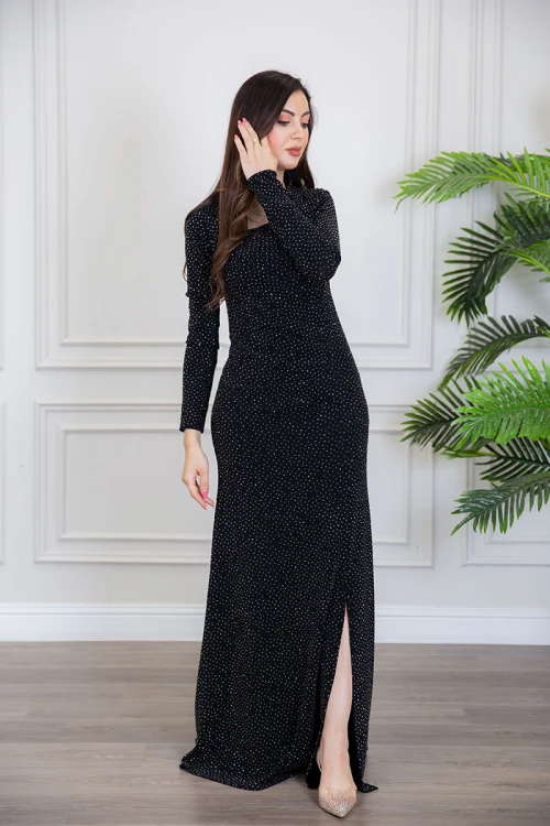 فستان سهرة نسائي طويل لون أسود ياقة مربعة مزين بفصوص ذو أكمام طويلة