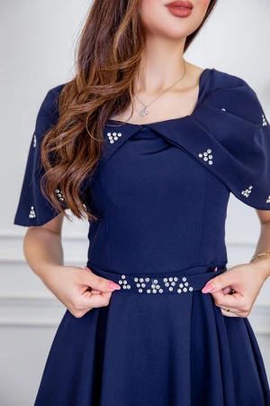 فستان نسائي ميدي لون كحلي بأكمام منسدلة مزين بفصوص من الأكمام و برباط في الخصر 