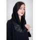 عباية نسائية أنيقة لون أسود ياقة مطوية مزينة بنقوش في الياقة و أطراف الأكمام بأزرار من الأمام مع طرحة