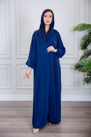 عباية نسائية أنيقة لون أزرق ياقة مطوية بأزرار من الأمام و بزم أطراف الأكمام مع طرحة