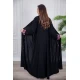 عباية نسائية أنيقة لون أسود ياقة قصة سبعة بأزرار من الأمام مزينة بطيات طويلة ملونة و من أطراف الأكمام مع طرحة