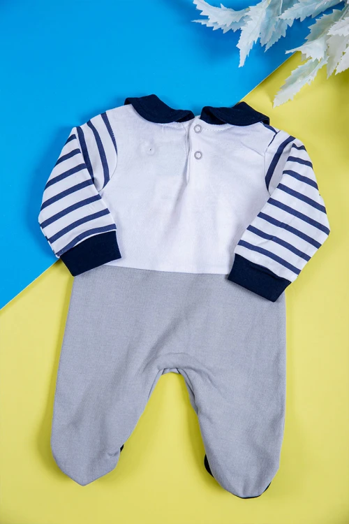 بربتوز ولادي أطفال لون أبيض مخطط و رمادي مزين برسومات من الأمام ذو أكمام طويلة و أزرار من الخلف و الأسفل