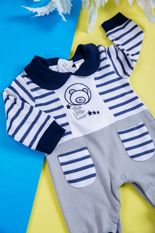 بربتوز ولادي أطفال لون أبيض مخطط و رمادي مزين برسومات من الأمام ذو أكمام طويلة و أزرار من الخلف و الأسفل