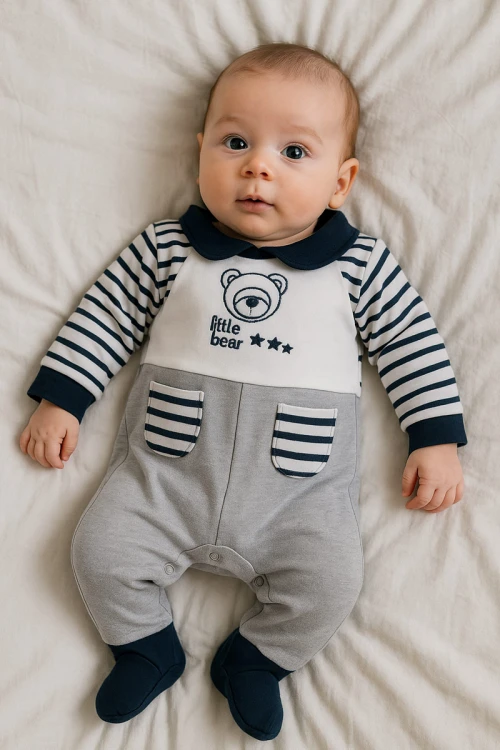 بربتوز ولادي أطفال لون أبيض مخطط و رمادي مزين برسومات من الأمام ذو أكمام طويلة و أزرار من الخلف و الأسفل