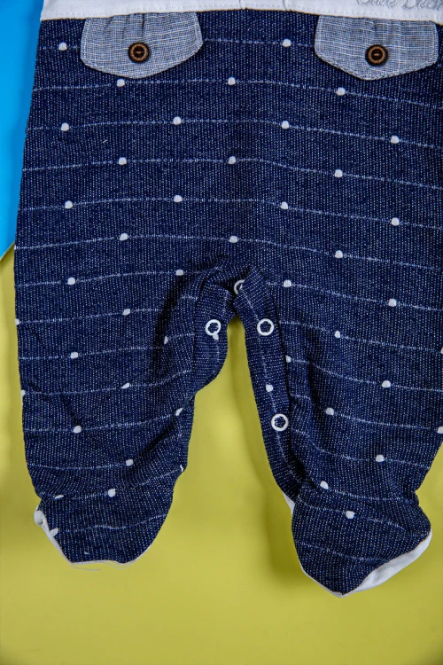 بربتوز أطفال لون أبيض و كحلي مزين برسومات و أزرار من الأمام ذو أكمام طويلة و بأزرار من الخلف و الأسفل مع قبعة