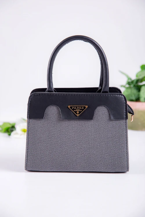 شنطة نسائية متعددة الألوان بجيوب داخلية مع حزام طويل