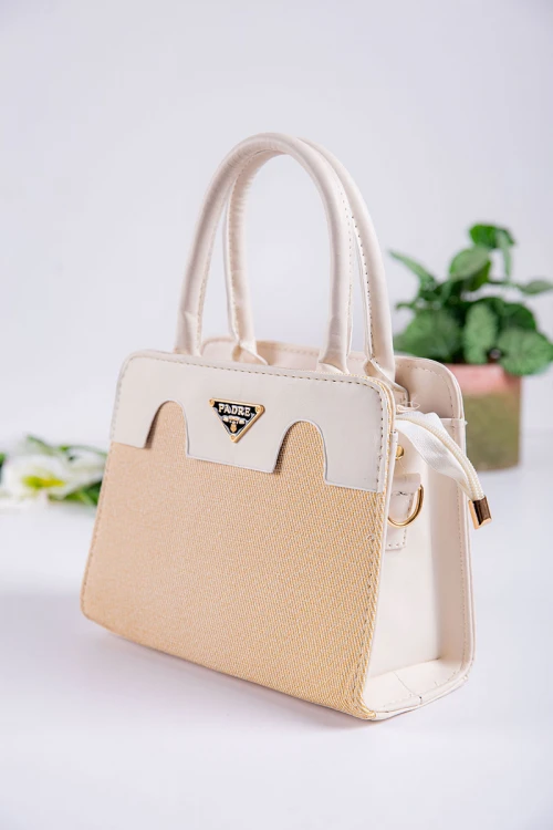 شنطة نسائية متعددة الألوان بجيوب داخلية مع حزام طويل